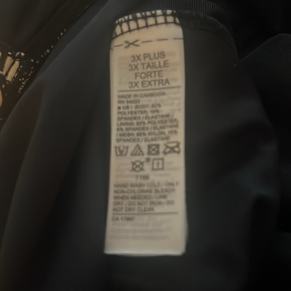 NWT Old Navy Floral-Print Secret-Slim Plus-Size Underwire One-Piece Swimsuit - Picture 7 of 8